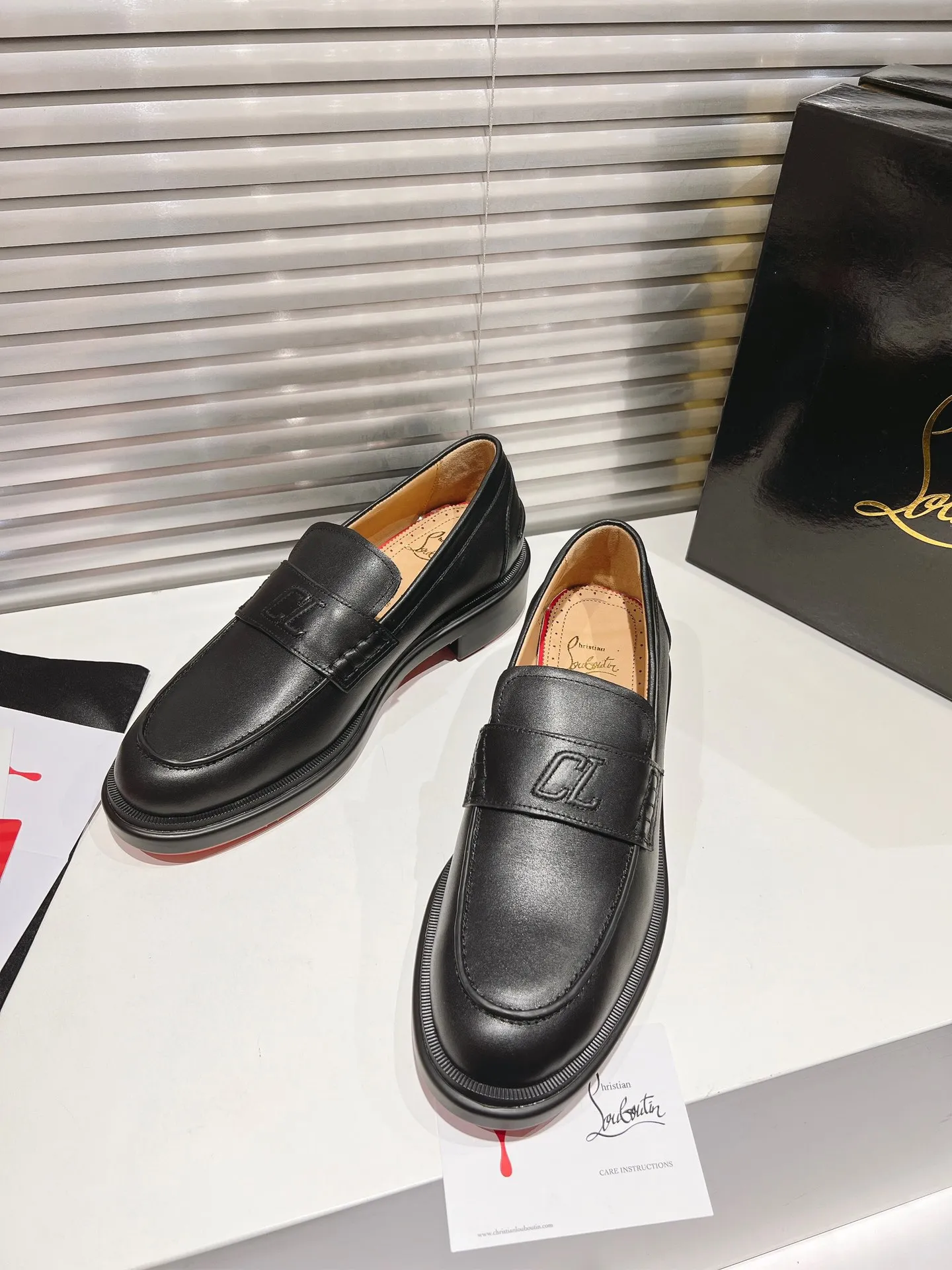 👟👟Ex-factory price 760👟👟 ╔Tire bottom Loaf🆑Black cowhide╗ ·Top version customization·2024𝐬𝐬 𝑪𝒉𝒓𝒊𝒔𝒕𝒊𝒂𝒏 𝑳𝒐𝒖𝒃𝒐𝒖𝒕𝒊𝒏 ▪️No matter the last shape, fabric, diamonds, nails, lining, outsole, they are as close as possible to ZP... ▪️The original sole is specially provided by the original factory ▪️The lining is imported water-dyed cowhide ▪️The private customization time is about 3-7 days —————— Size: Men's 39M-46M